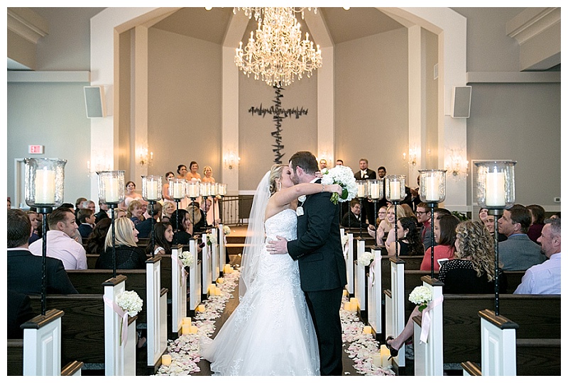 Blush and white Piazza in the Village wedding flowers