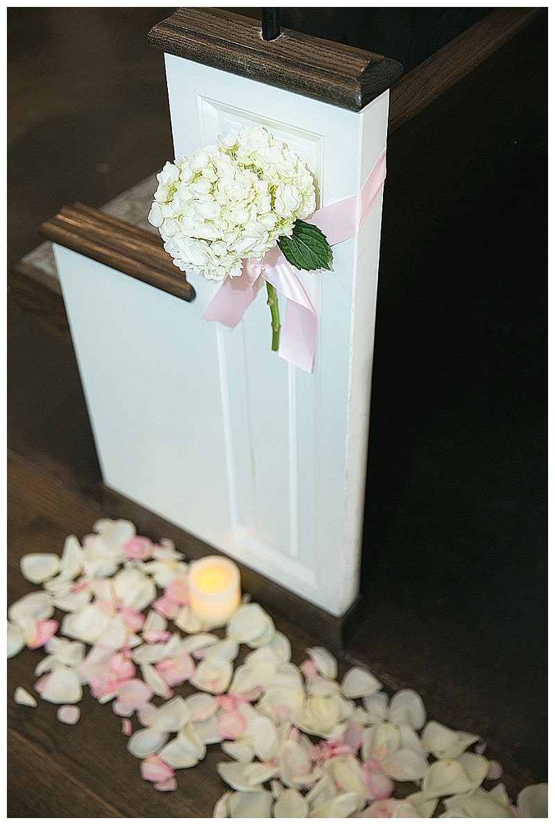 Blush and white Piazza in the Village wedding flowers