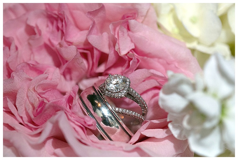 Blush and white Piazza in the Village wedding flowers