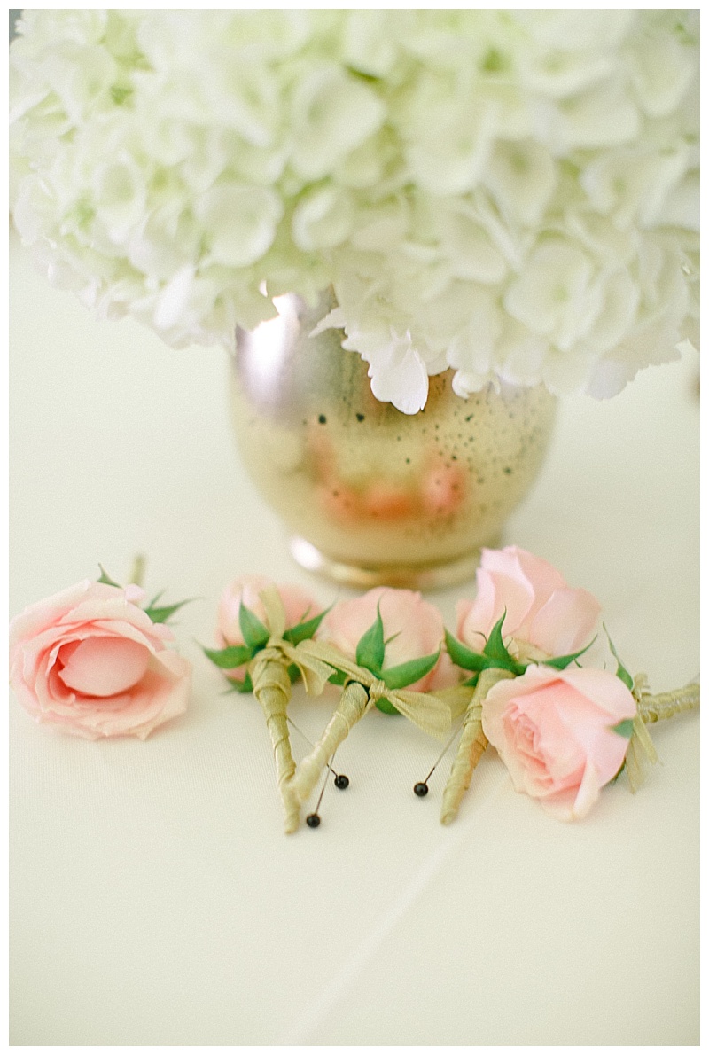 Traditional white and blush dallas wedding flowers at the Old Red Museum