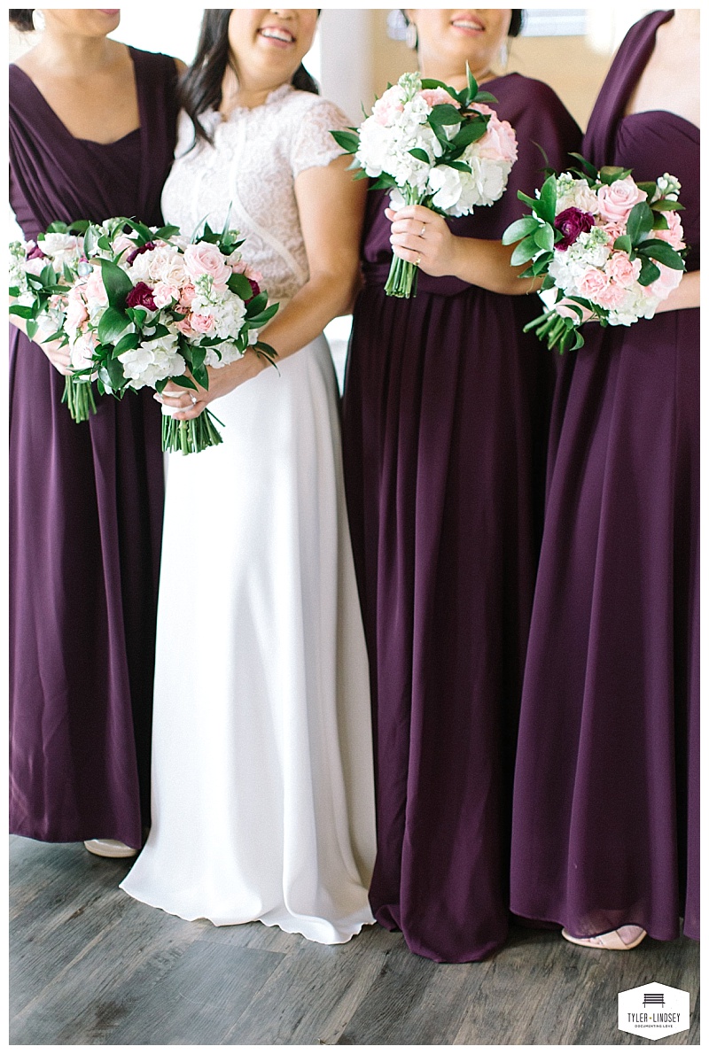 fall burgundy blush and white hidden pines texas wedding flowers