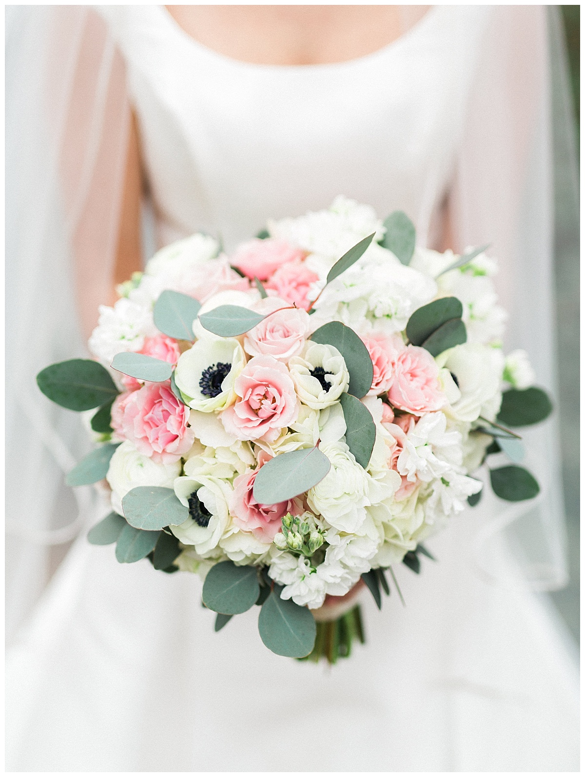 Timeless classic ivory and blush dallas wedding flowers