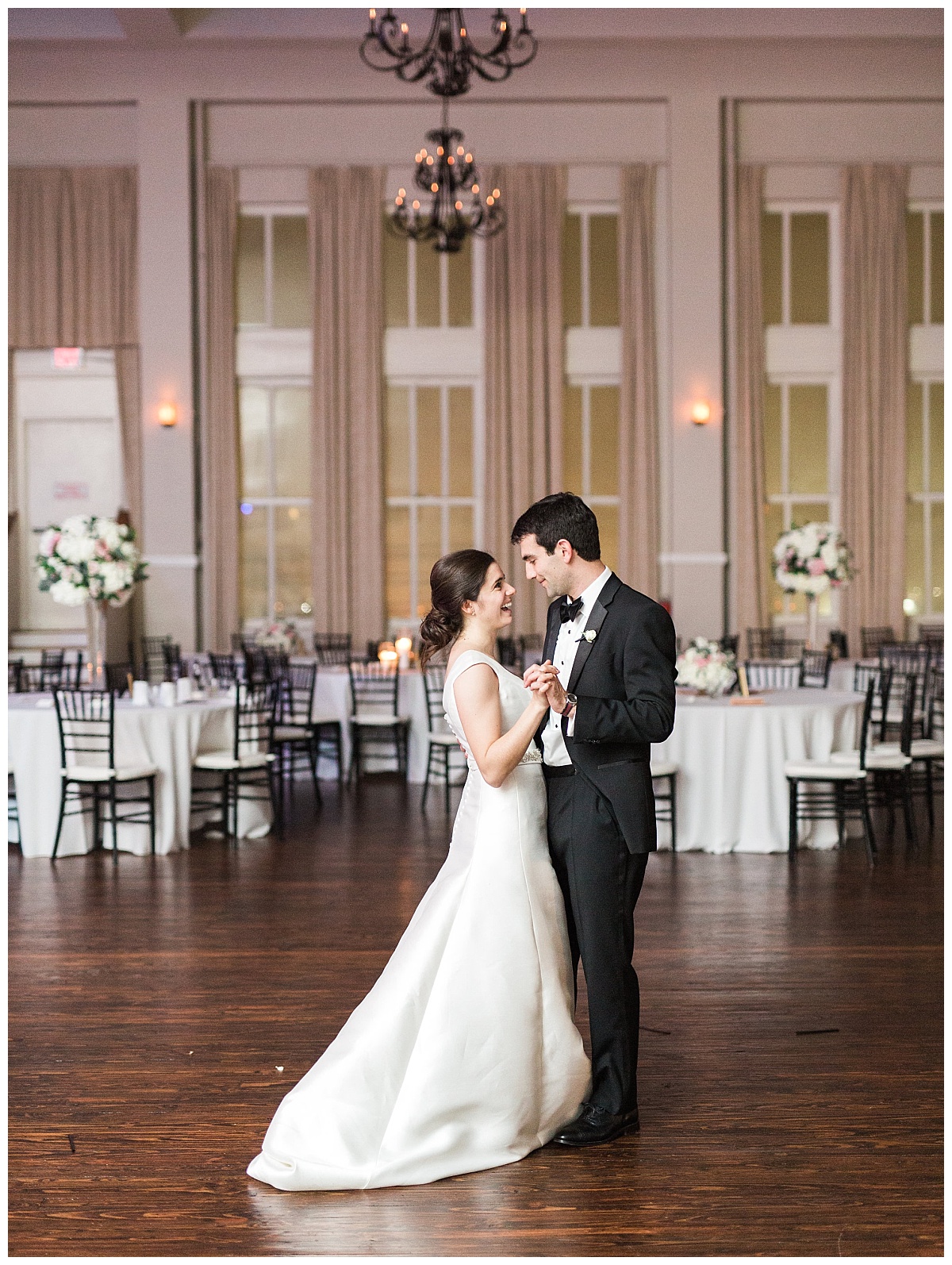 Timeless classic ivory and blush dallas wedding flowers